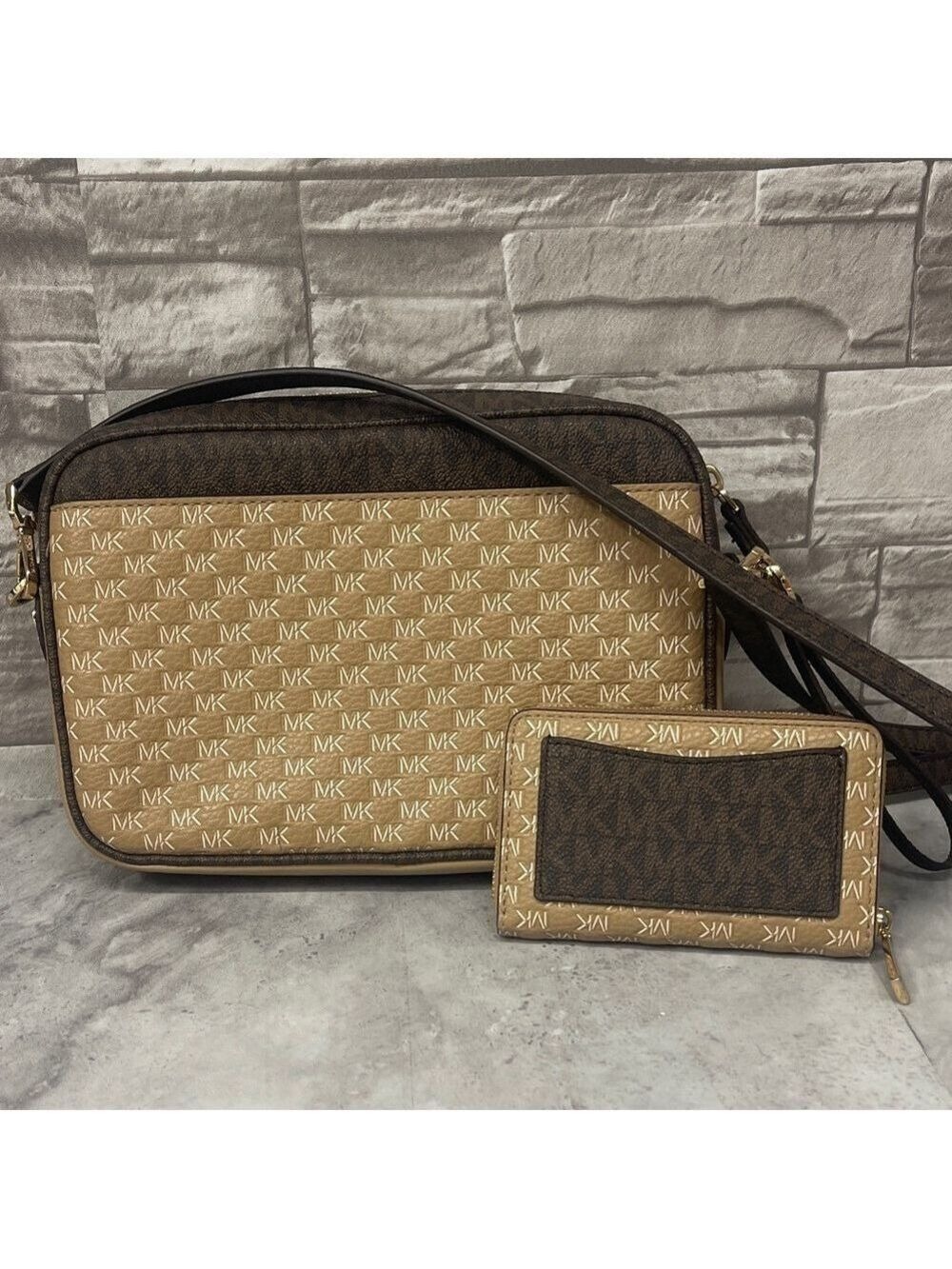 Michael Kors Large Charm Camera Crossbody Bag & Matching Wallet Set Camel/Brown - Picture 6 of 12